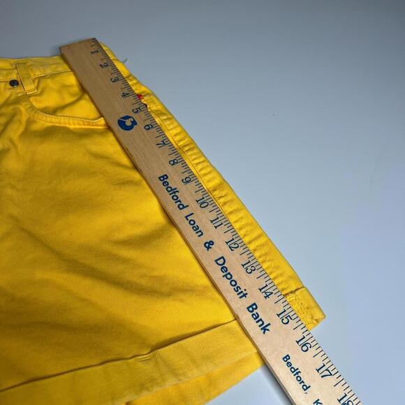 Vintage Gitano High-Waisted Yellow Denim Shorts Button Fly Size 25 - Picture 2 of 7